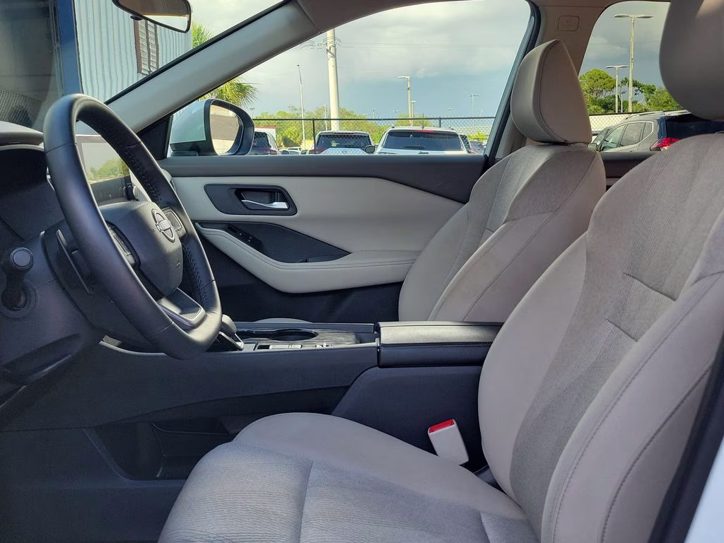 2025 Everest White Pearl Nissan Rogue SV FWD SUV