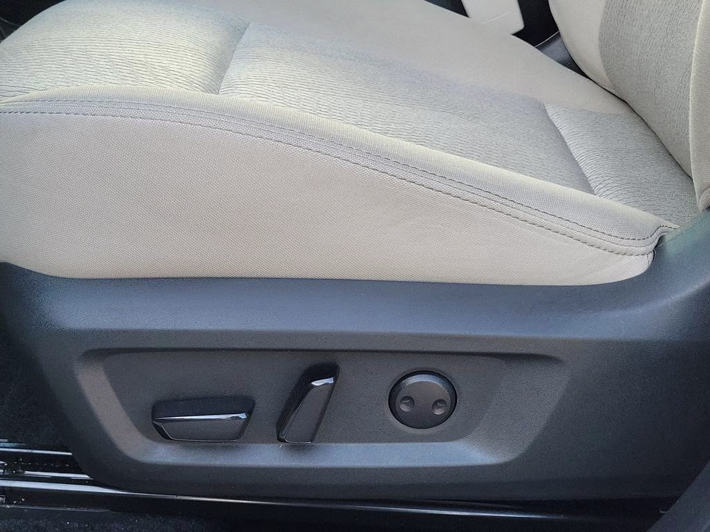 2025 Everest White Pearl Nissan Rogue SV FWD SUV