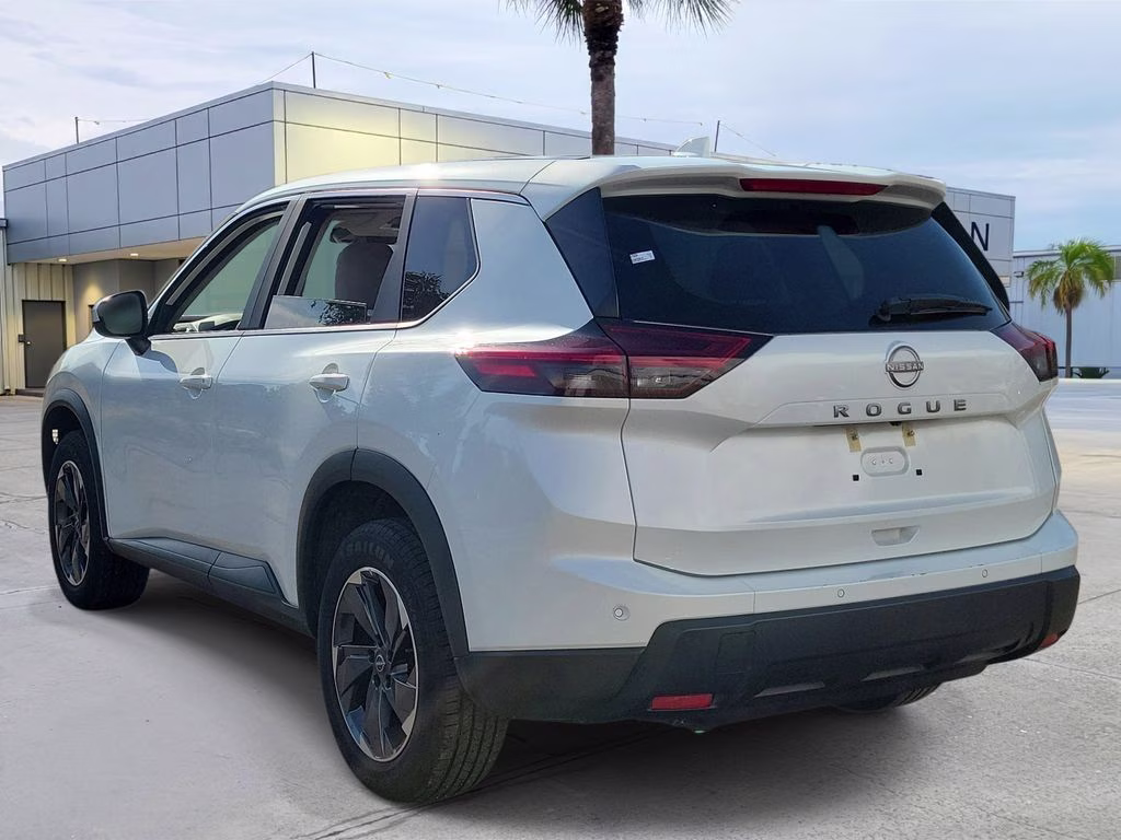 2025 Everest White Pearl Nissan Rogue SV FWD SUV