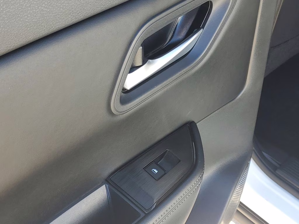 2025 Everest White Pearl Nissan Rogue SV FWD SUV