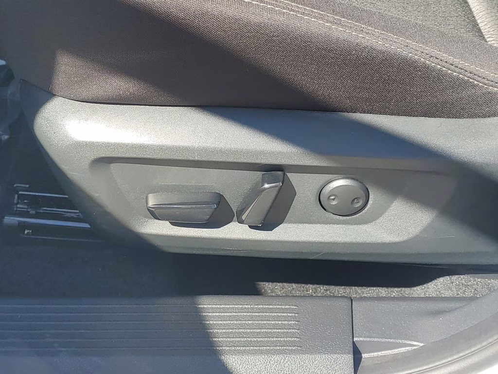 2025 Everest White Pearl Nissan Rogue SV FWD SUV