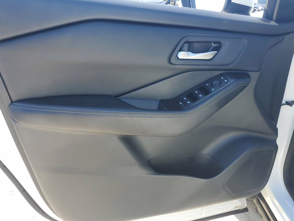 2025 Everest White Pearl Nissan Rogue SV FWD SUV