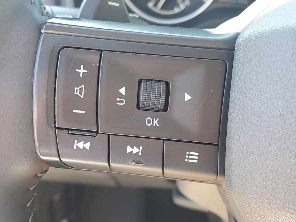 2025 Everest White Pearl Nissan Rogue SV FWD SUV