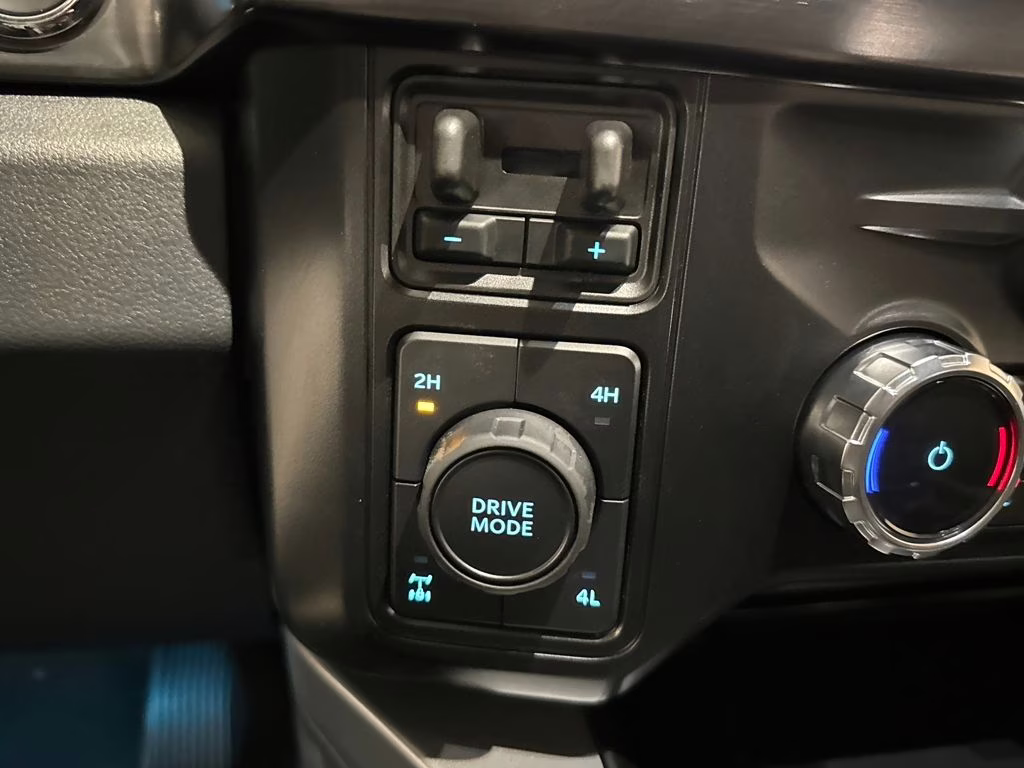 2026 Agate Black Metallic Ford Super Duty F-350 SRW Lariat 4X4 Truck