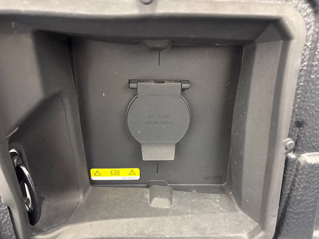 2023 Oxford White Ford F-150 XLT 4X4 Truck