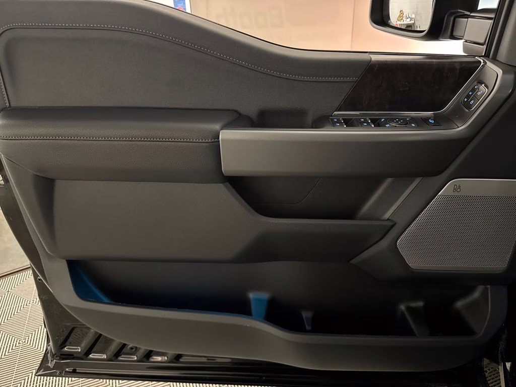 2026 Agate Black Metallic Ford Super Duty F-350 SRW Lariat 4X4 Truck