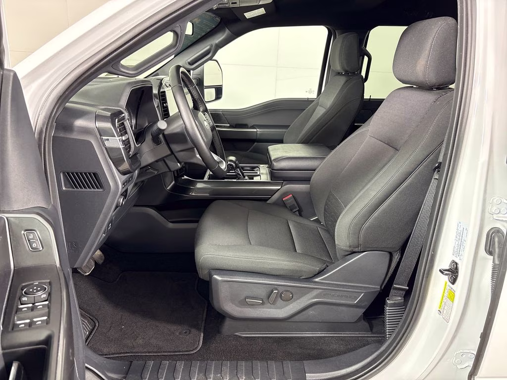 2023 Oxford White Ford F-150 XLT 4X4 Truck