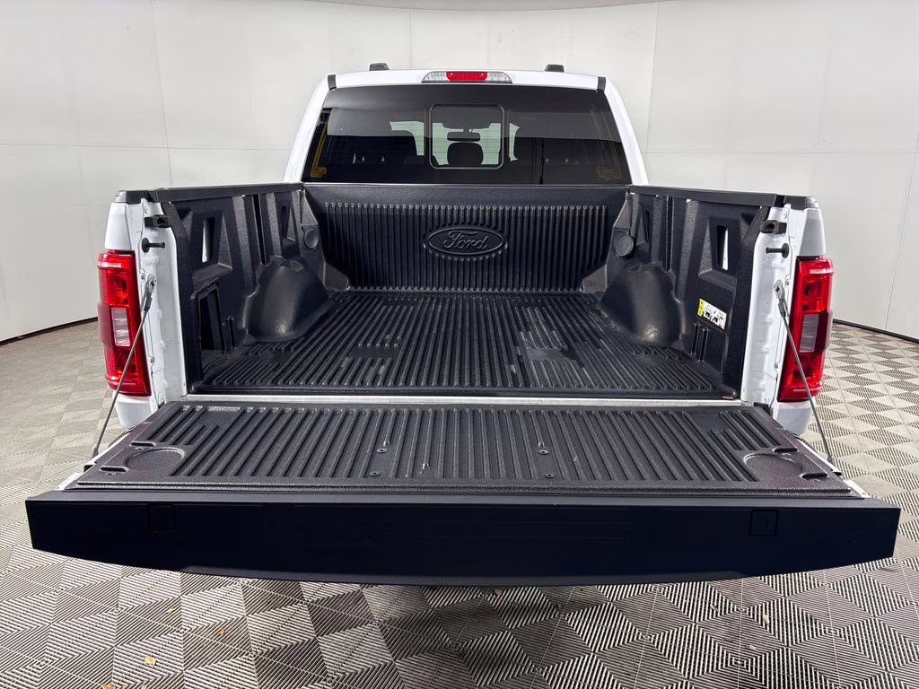 2023 Oxford White Ford F-150 XLT 4X4 Truck