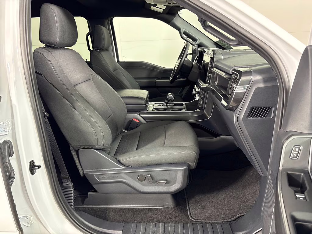 2023 Oxford White Ford F-150 XLT 4X4 Truck