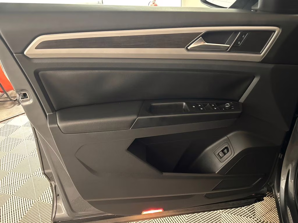 2019 Pacific Blue Metallic Volkswagen Atlas 3.6L V6 SE FWD SUV