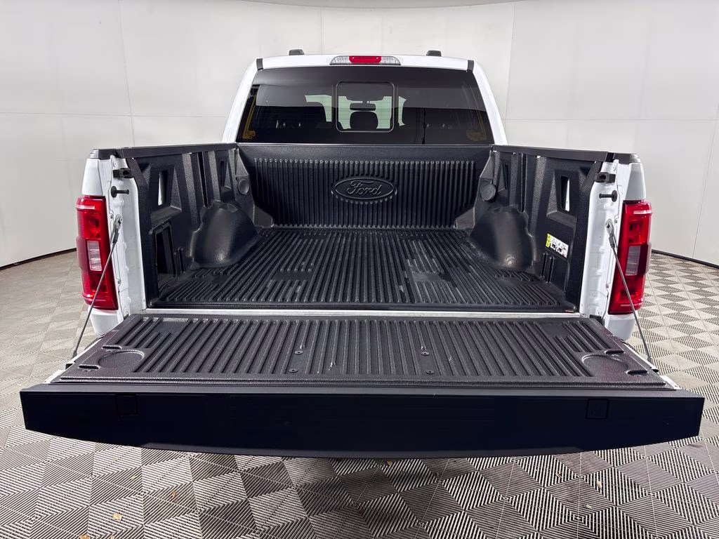 2023 Oxford White Ford F-150 XLT 4X4 Truck