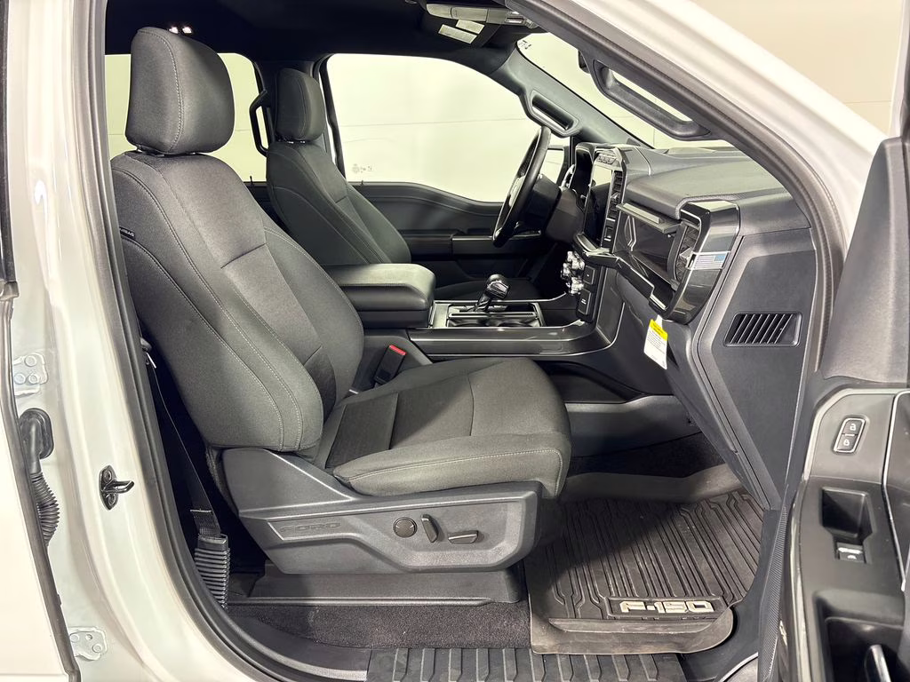 2023 Oxford White Ford F-150 XLT 4X4 Truck