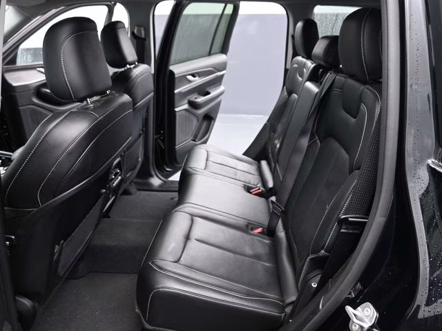 2023 Diamond Black Crystal Pearlcoat Jeep Grand Cherokee Limited 4X4 SUV