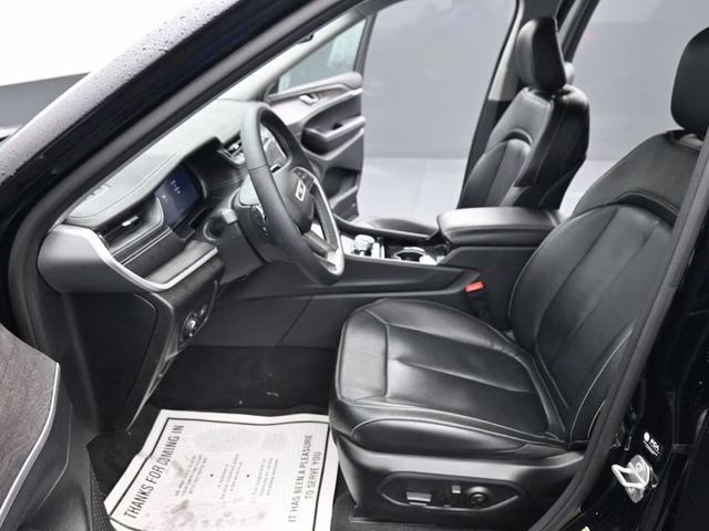 2023 Diamond Black Crystal Pearlcoat Jeep Grand Cherokee Limited 4X4 SUV