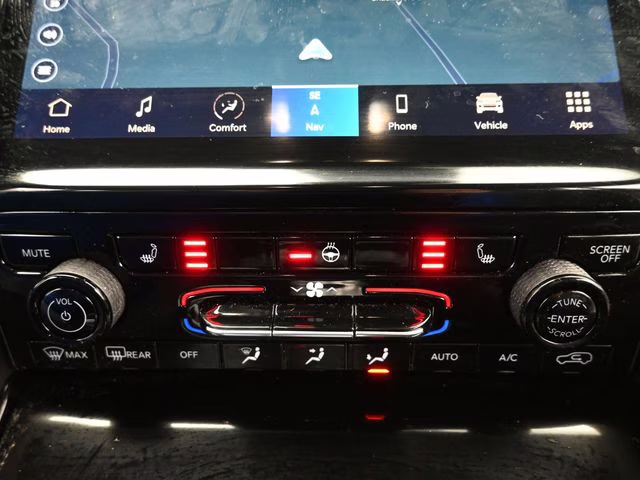 2023 Diamond Black Crystal Pearlcoat Jeep Grand Cherokee Limited 4X4 SUV