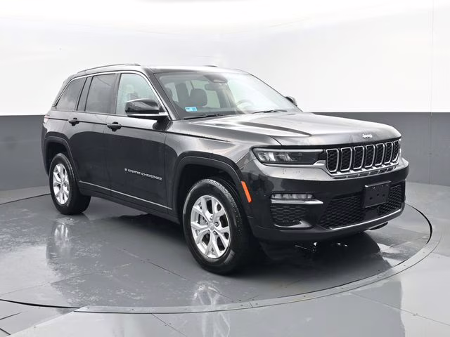 2023 Diamond Black Crystal Pearlcoat Jeep Grand Cherokee Limited 4X4 SUV