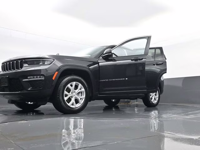 2023 Diamond Black Crystal Pearlcoat Jeep Grand Cherokee Limited 4X4 SUV