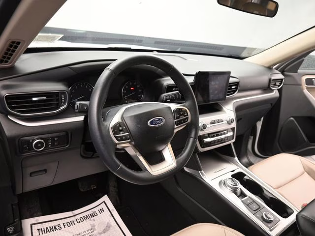 2024 Oxford White Ford Explorer XLT 4X4 SUV