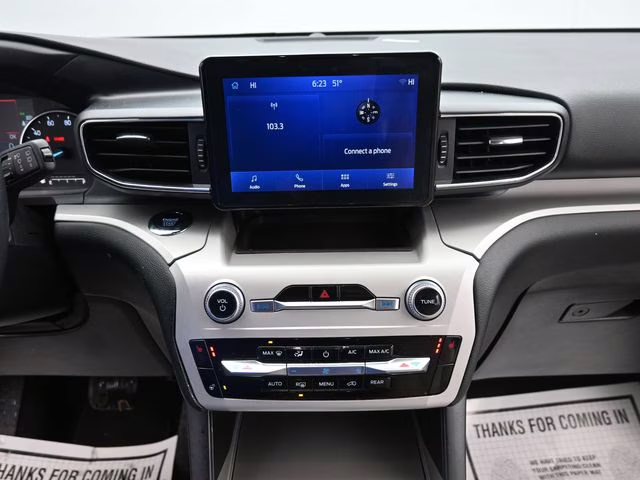 2024 Oxford White Ford Explorer XLT 4X4 SUV