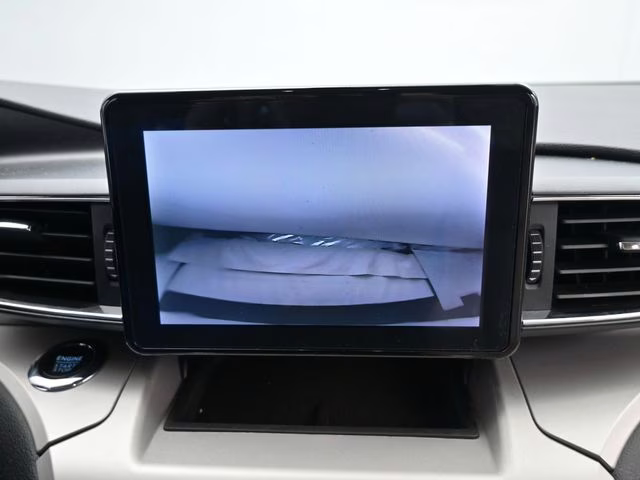 2024 Oxford White Ford Explorer XLT 4X4 SUV