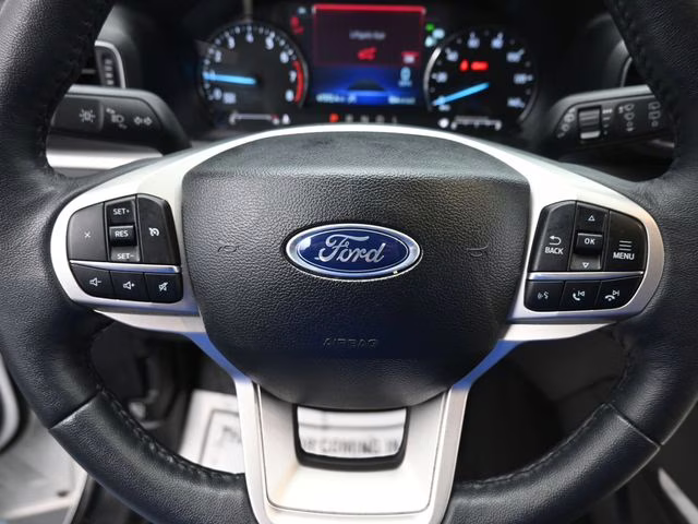 2024 Oxford White Ford Explorer XLT 4X4 SUV