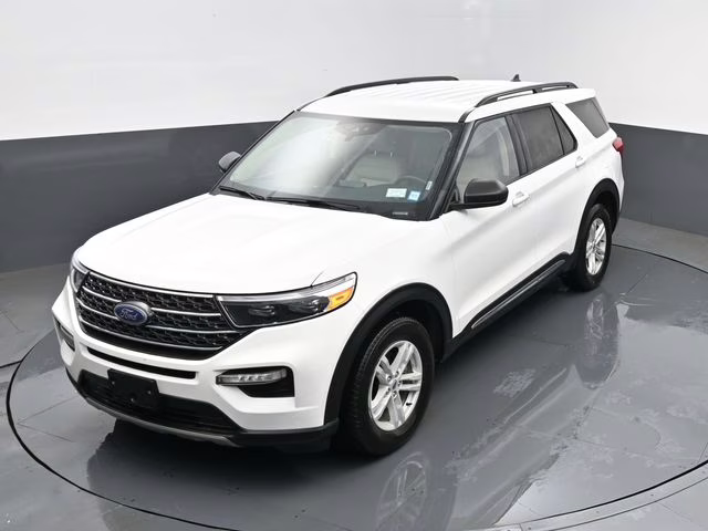 2024 Oxford White Ford Explorer XLT 4X4 SUV