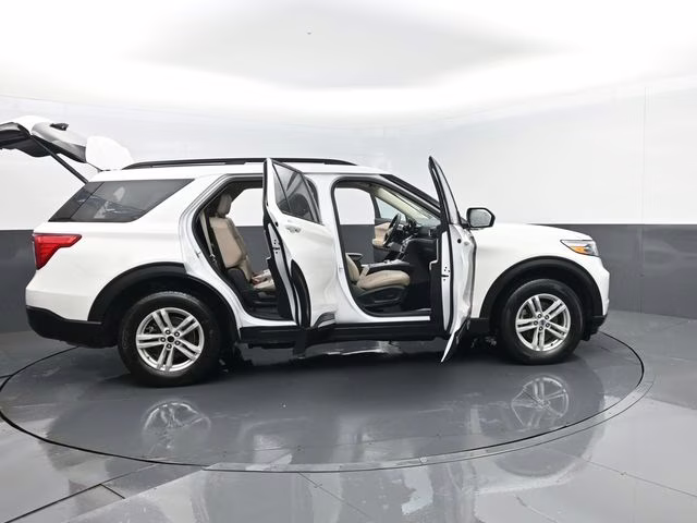 2024 Oxford White Ford Explorer XLT 4X4 SUV