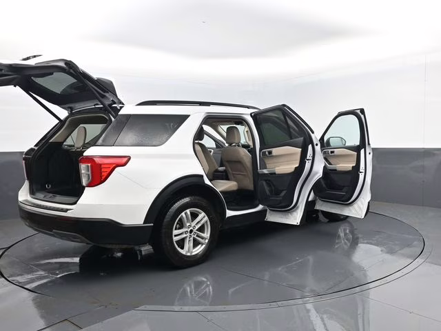 2024 Oxford White Ford Explorer XLT 4X4 SUV