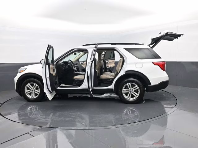 2024 Oxford White Ford Explorer XLT 4X4 SUV