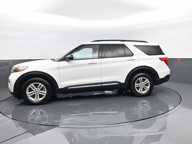 2024 Oxford White Ford Explorer XLT 4X4 SUV