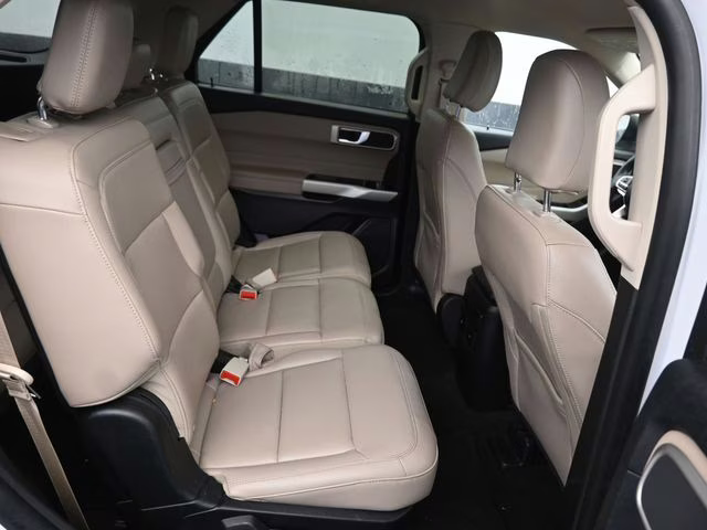 2024 Oxford White Ford Explorer XLT 4X4 SUV