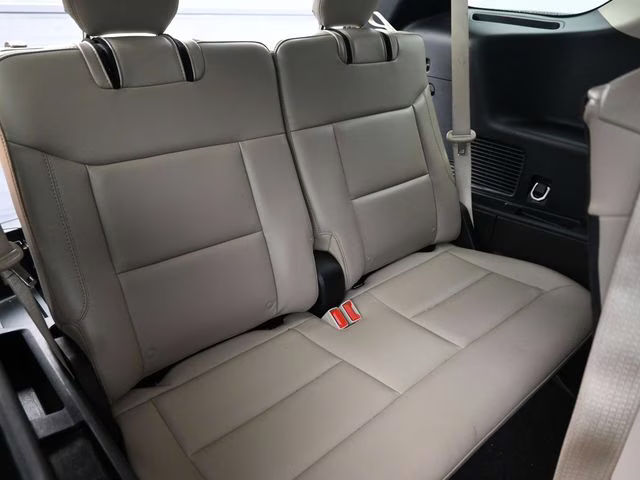 2024 Oxford White Ford Explorer XLT 4X4 SUV