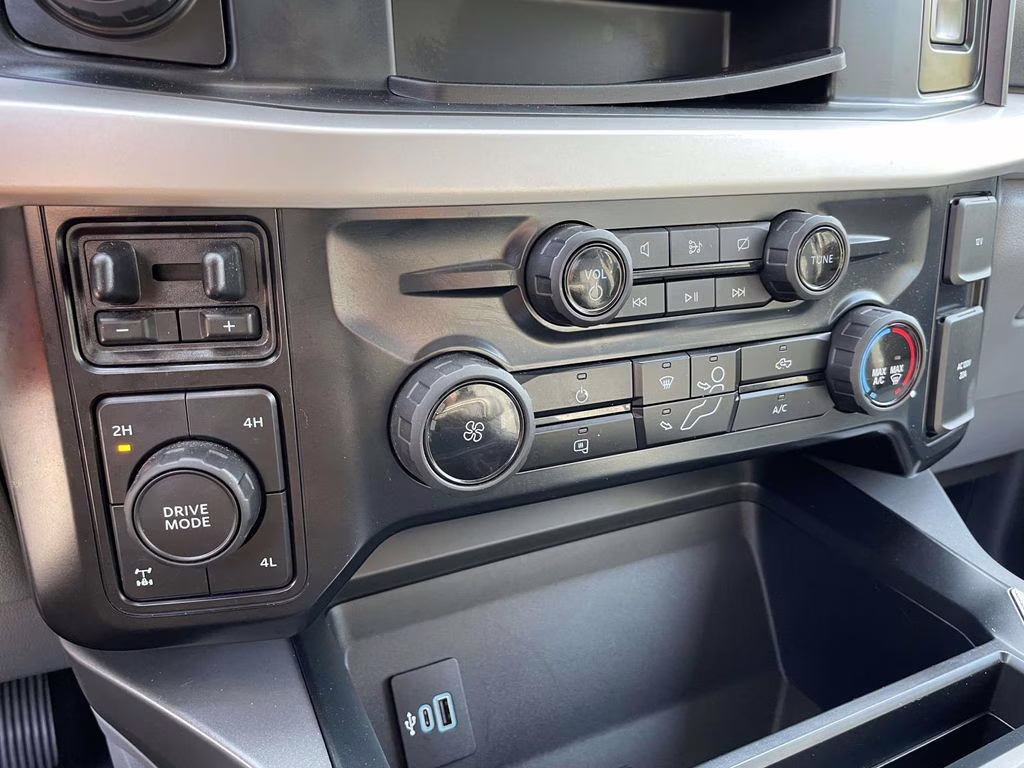 2023 Black Metallic Ford Super Duty F-250 SRW XLT 4X4 Truck