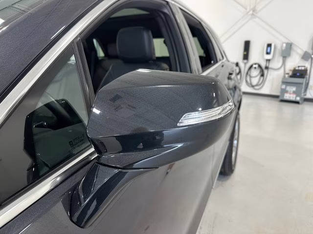 2022 Wilder Metallic Cadillac XT5 Premium Luxury AWD SUV