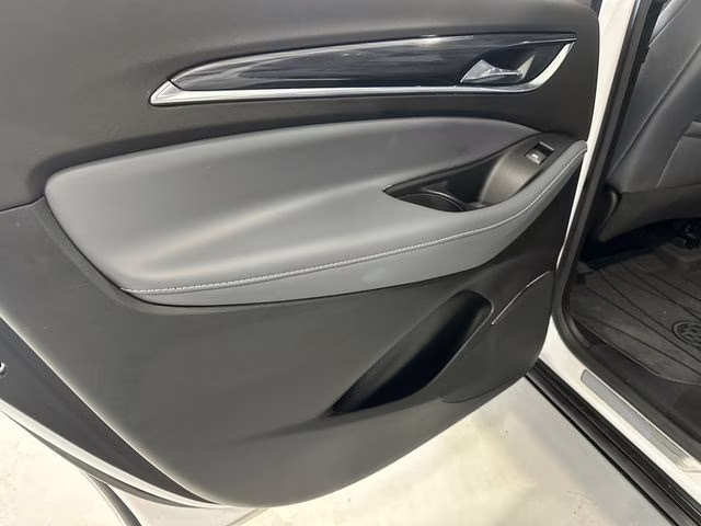 2024 White Frost Tricoat Buick Enclave Essence AWD SUV