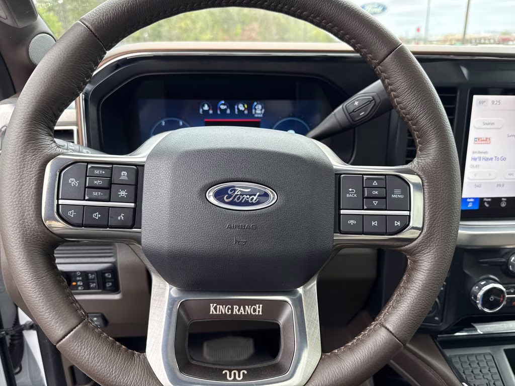 2025 Oxford White Ford Super Duty F-350 DRW King Ranch 4X4 Truck