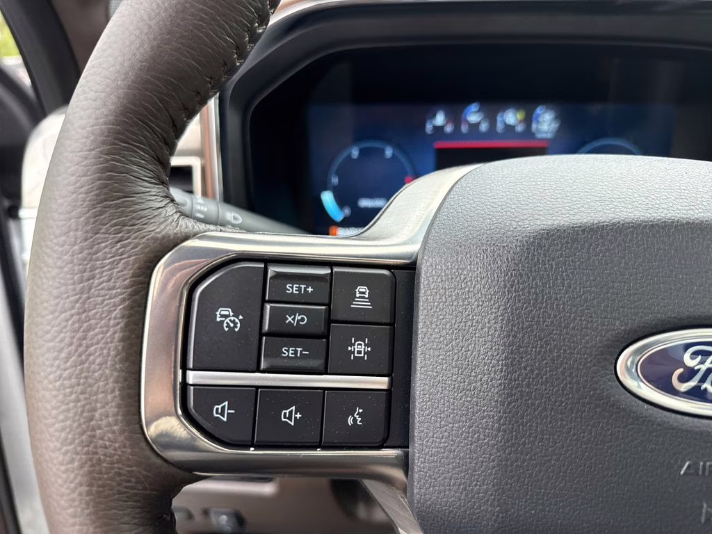 2025 Oxford White Ford Super Duty F-350 DRW King Ranch 4X4 Truck