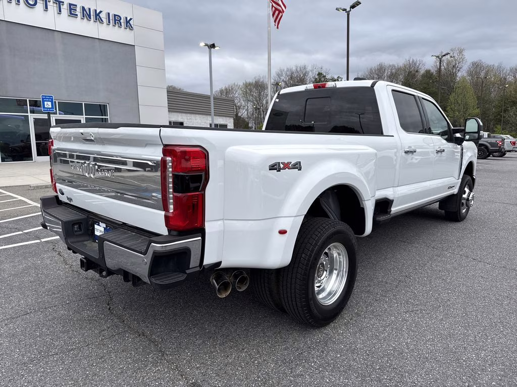 2025 Oxford White Ford Super Duty F-350 DRW King Ranch 4X4 Truck