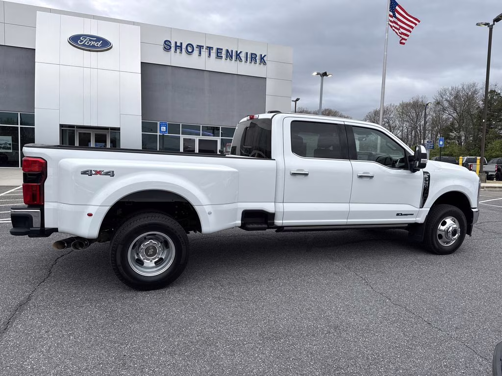 2025 Oxford White Ford Super Duty F-350 DRW King Ranch 4X4 Truck