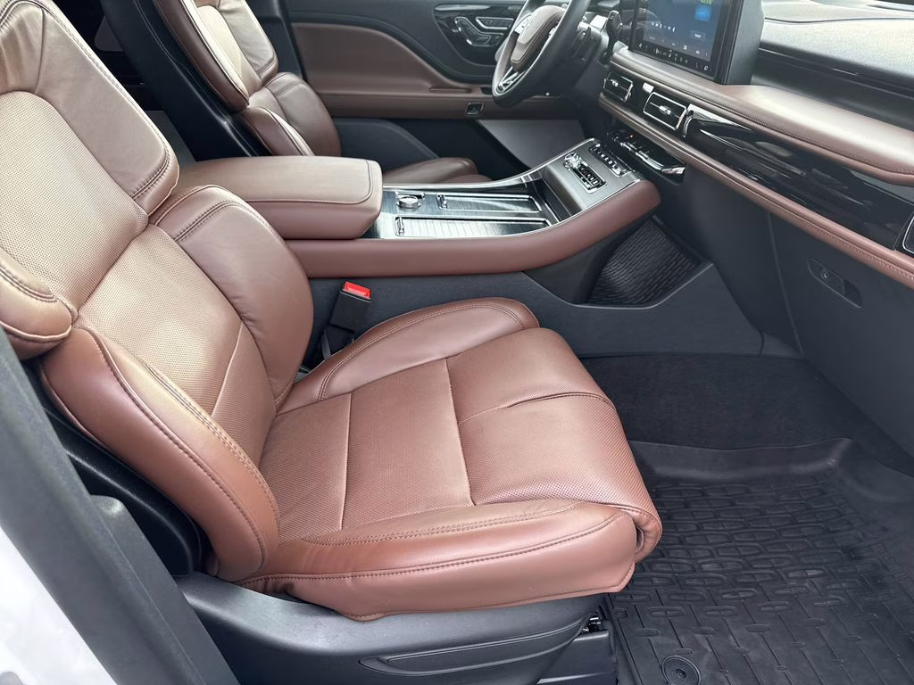 2025 Pristine White Metallic Tri-Coat Lincoln Aviator Reserve AWD SUV