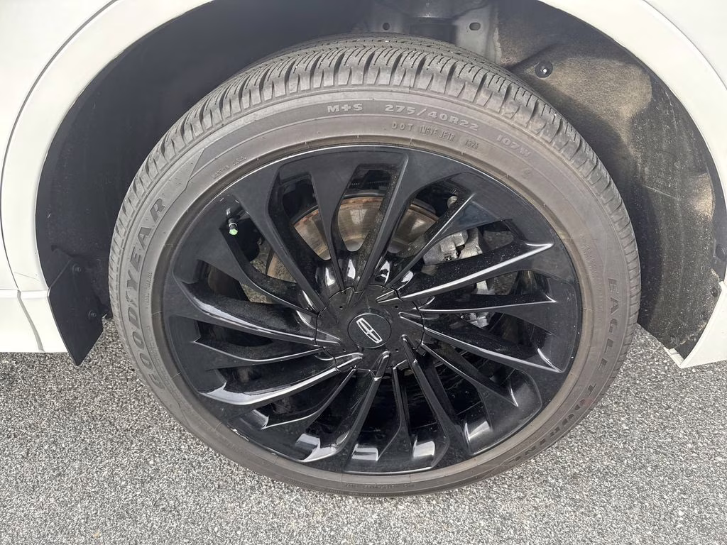 2025 Pristine White Metallic Tri-Coat Lincoln Aviator Reserve AWD SUV