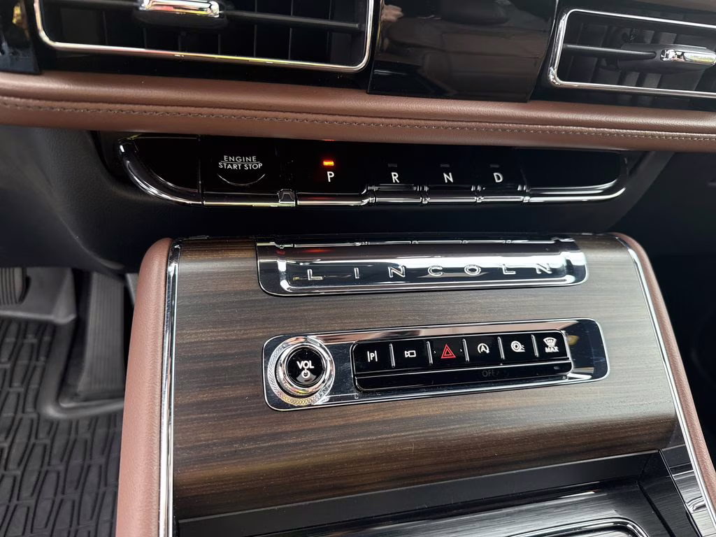 2025 Pristine White Metallic Tri-Coat Lincoln Aviator Reserve AWD SUV