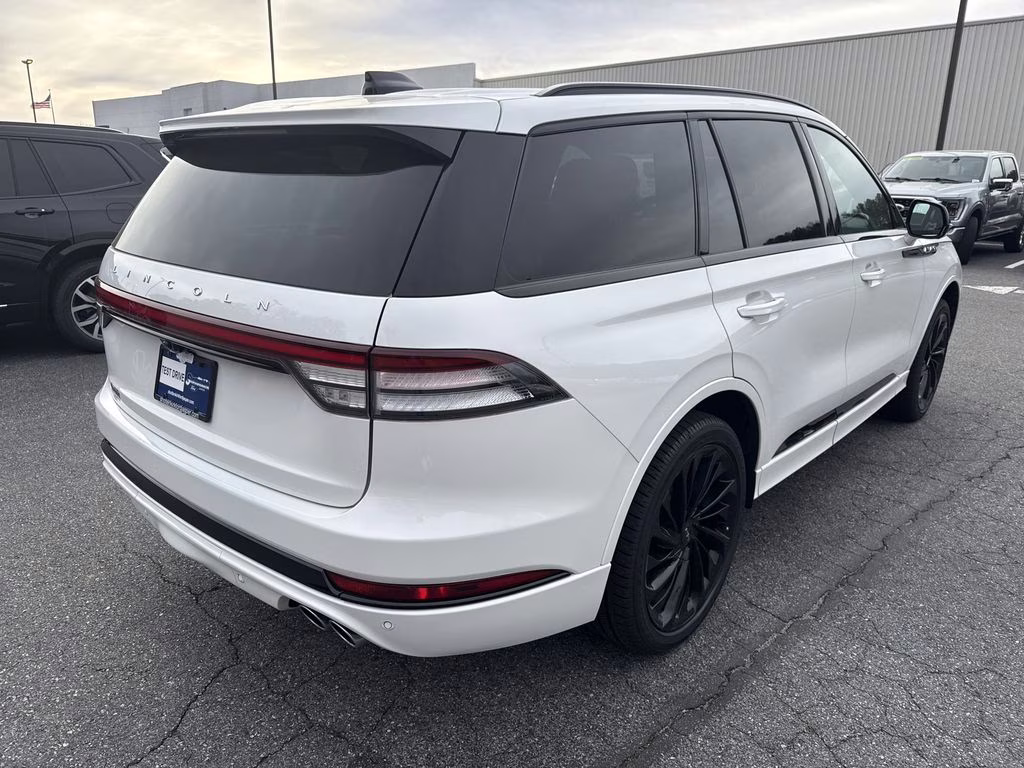 2025 Pristine White Metallic Tri-Coat Lincoln Aviator Reserve AWD SUV