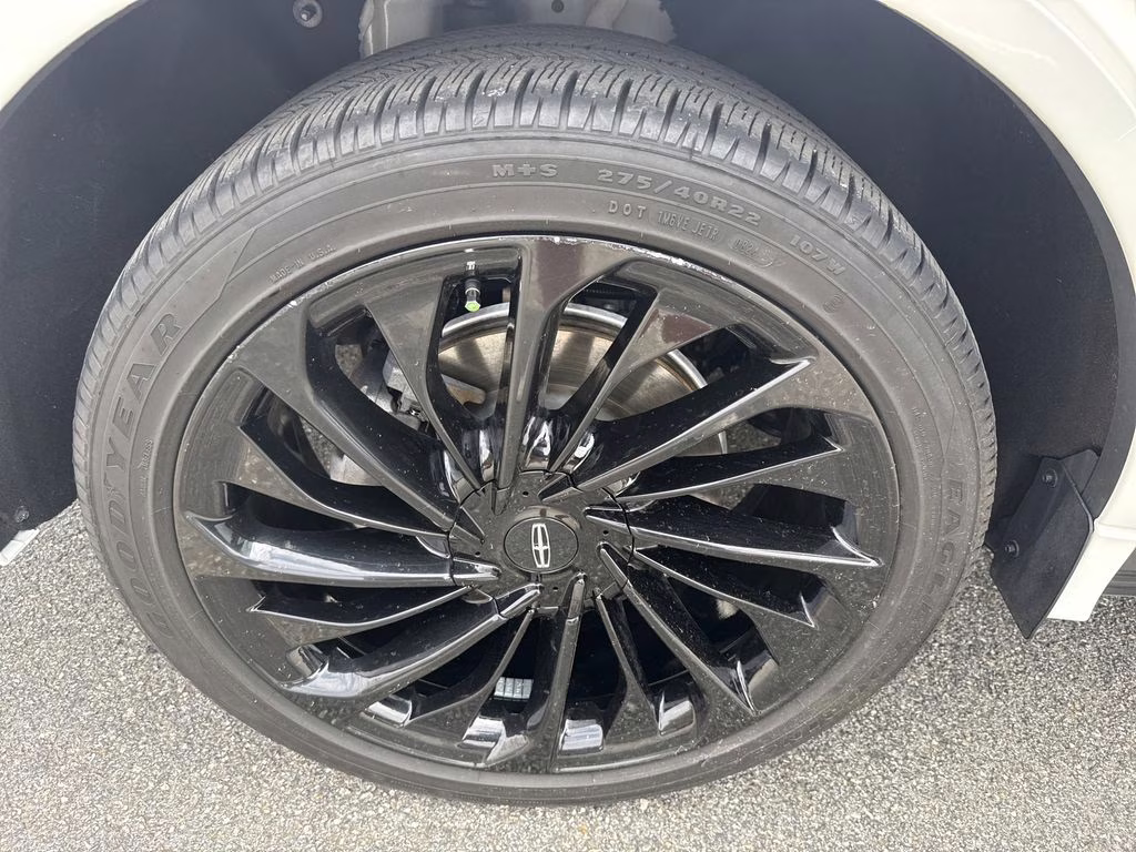 2025 Pristine White Metallic Tri-Coat Lincoln Aviator Reserve AWD SUV