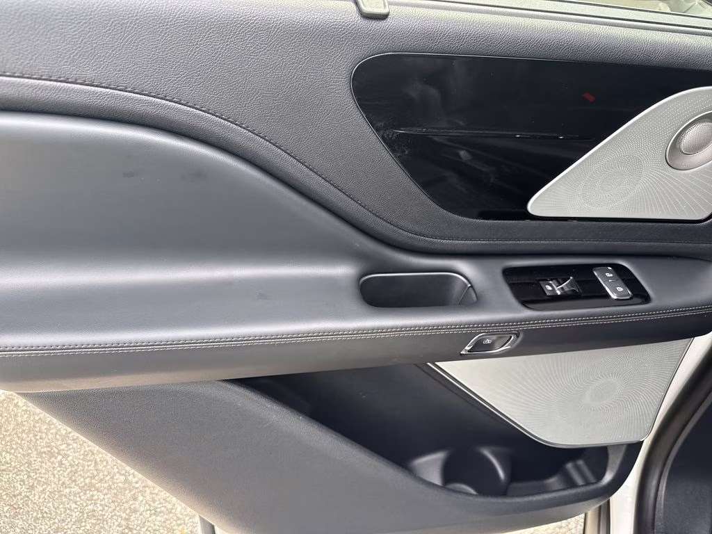 2025 Pristine White Metallic Tri-Coat Lincoln Aviator Reserve AWD SUV