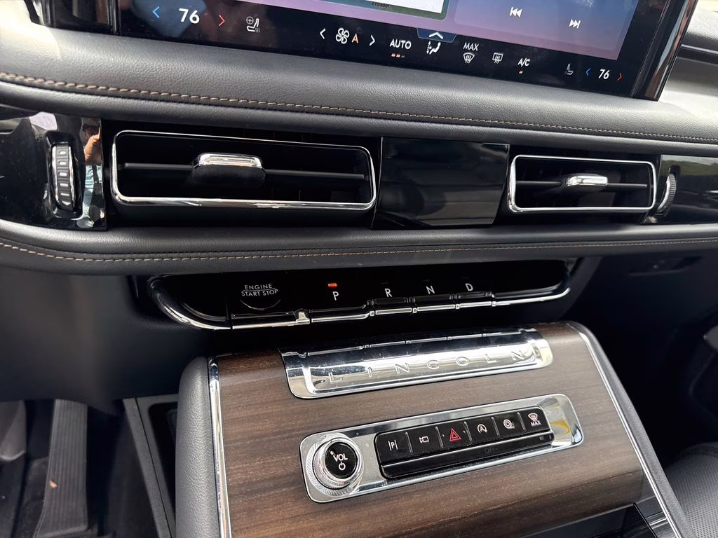 2025 Pristine White Metallic Tri-Coat Lincoln Aviator Reserve AWD SUV