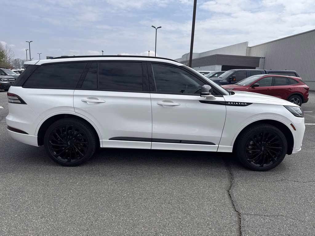 2025 Pristine White Metallic Tri-Coat Lincoln Aviator Reserve AWD SUV