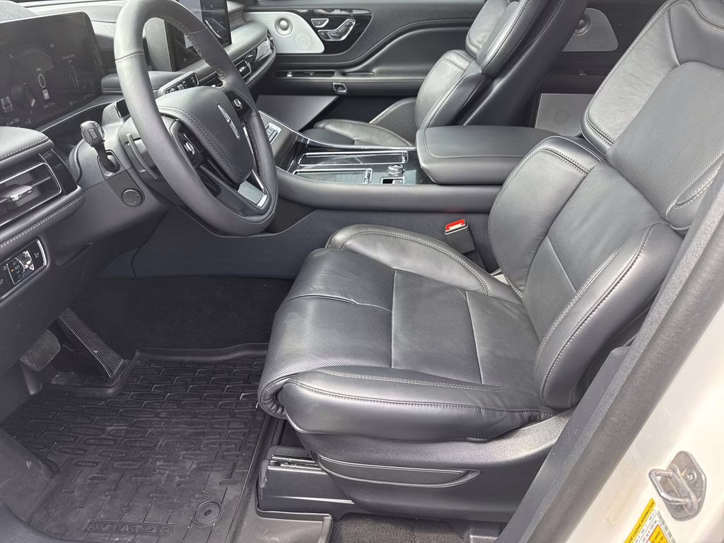 2025 Pristine White Metallic Tri-Coat Lincoln Aviator Reserve AWD SUV