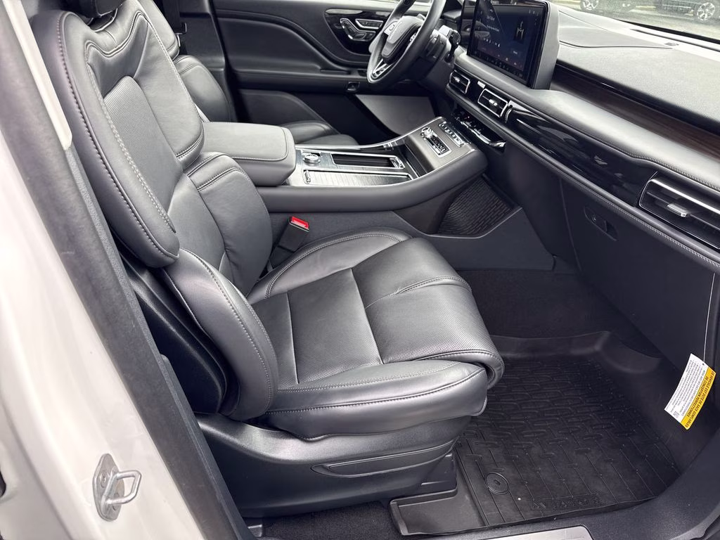 2025 Pristine White Metallic Tri-Coat Lincoln Aviator Reserve AWD SUV