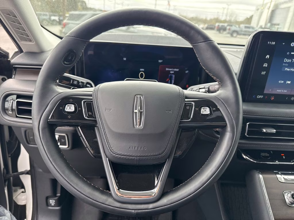 2025 Pristine White Metallic Tri-Coat Lincoln Aviator Reserve AWD SUV